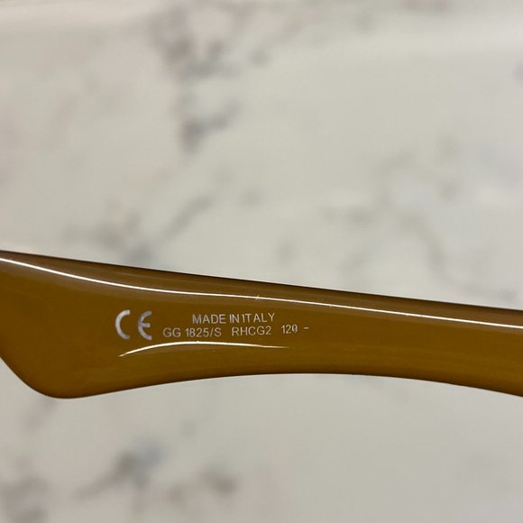 Gucci Shield Sunglasses - Picture 3 of 4